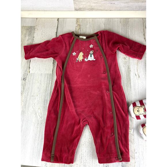 Disney Classic Pooh Baby 0–3 Months Christmas Gift Set Onesies Hat Bib Shoes NEW - Picture 2 of 6